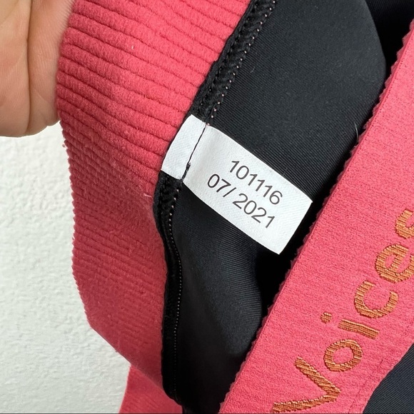 OUTDOOR VOICES Smooth 7/8 Leggings, Black with Desert Rose Spellout Band, Size M - Picture 10 of 11